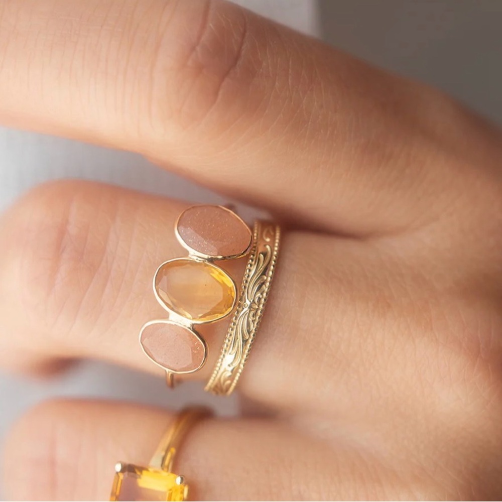 Local Eclectic Solid Gold Filigree Ring, Size 6.5 - image 3